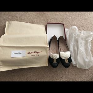 Salvatore Ferragamo Varina Leather Ballet Flats